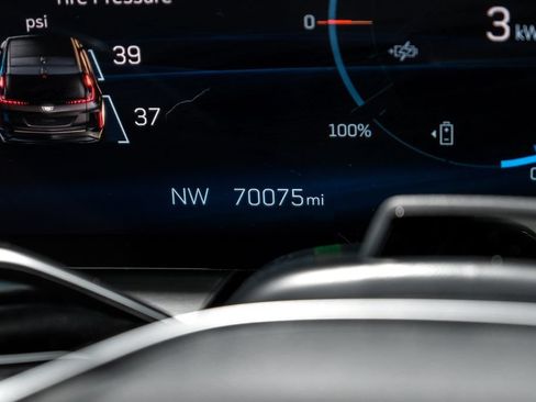 Used 2023 Cadillac Lyriq AWD image 19