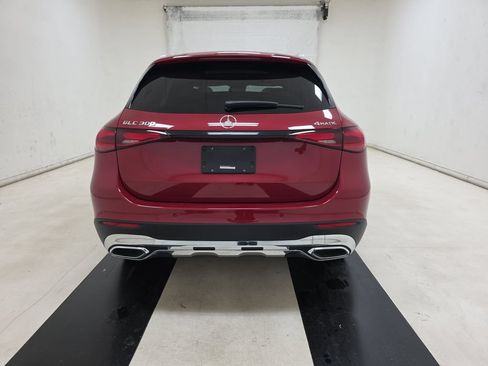 Used 2025 Mercedes-Benz GLC 300 4MATIC image 5