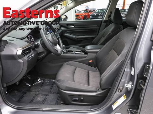 Used 2024 Nissan Altima 2.5 SV FWD image 14