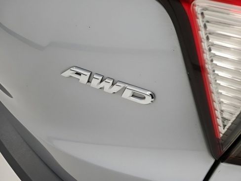 Used 2021 Honda HR-V LX image 9
