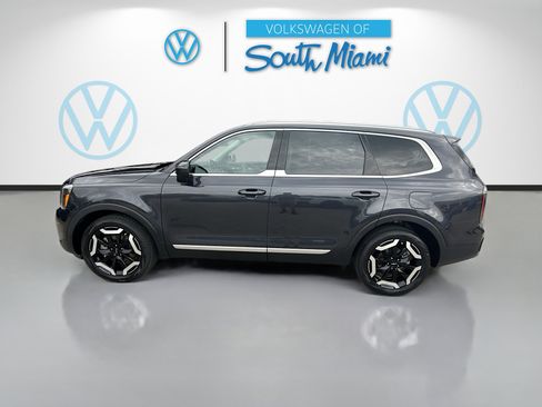 Used 2025 Kia Telluride EX w/ EX Captain's Chair Package FWD image 4