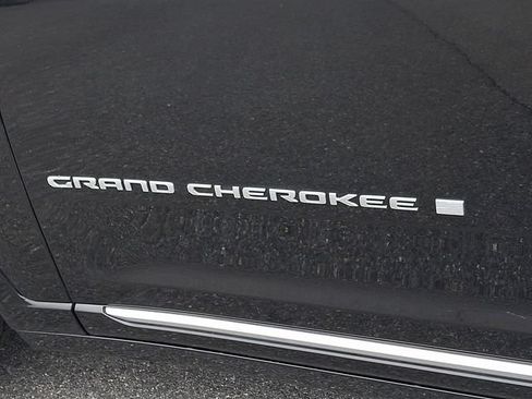 Used 2024 Jeep Grand Cherokee L Summit AWD/4WD image 32