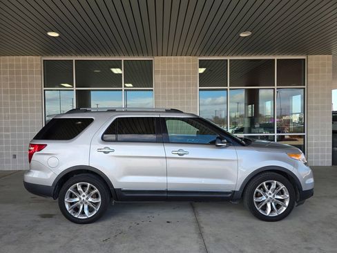 Used 2014 Ford Explorer XLT w/ Equipment Group 202A image 9