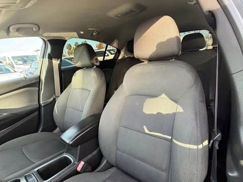Used 2017 Chevrolet Cruze LT image 6