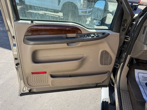 Used 2004 Ford F250 Lariat image 5