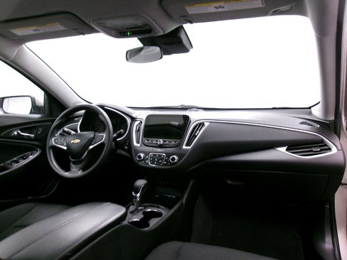 Used 2024 Chevrolet Malibu LT image 3