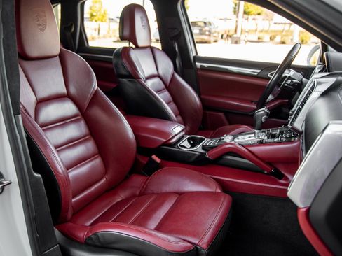 Certified 2018 Porsche Cayenne Turbo image 46