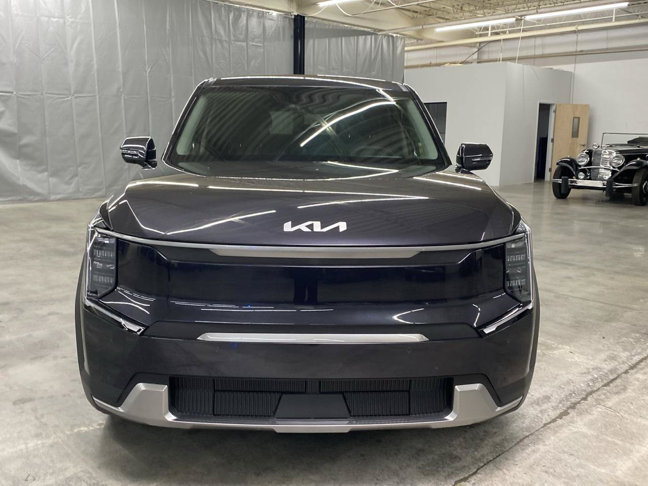 Used 2026 Kia EV9 Light RWD image 3