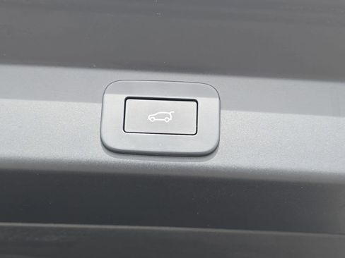 Certified 2025 Land Rover Range Rover Sport image 13
