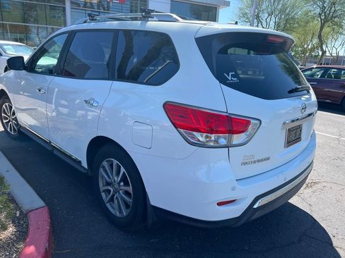 Used 2016 Nissan Pathfinder SL w/ Cargo Package FWD image 6