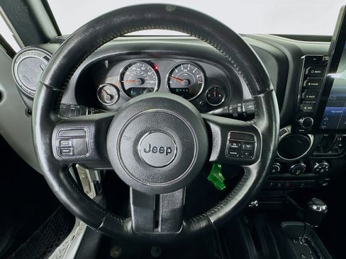 Used 2016 Jeep Wrangler Unlimited Sahara image 11