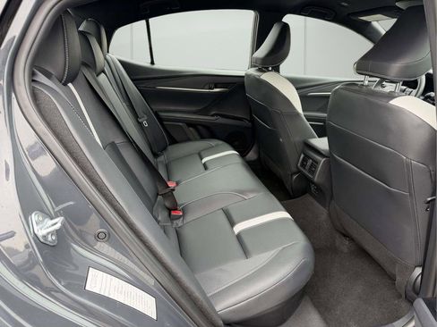 Used 2025 Toyota Camry SE image 12