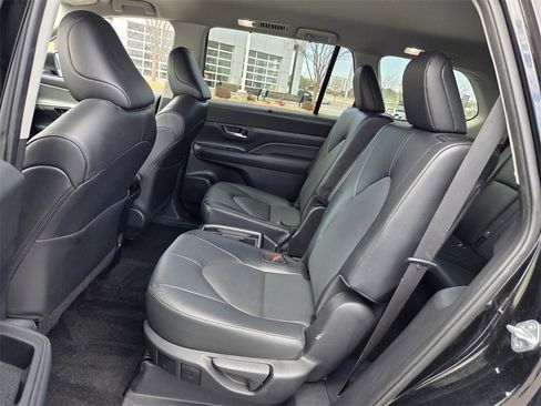 Used 2025 Toyota Grand Highlander XLE image 6