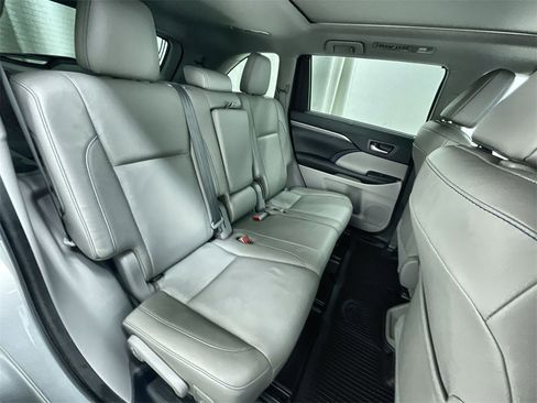 Used 2017 Toyota Highlander Limited Platinum w/ Carpet Mat Package image 30