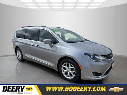 Used 2017 Chrysler Pacifica Touring-L w/ Tire & Wheel Group