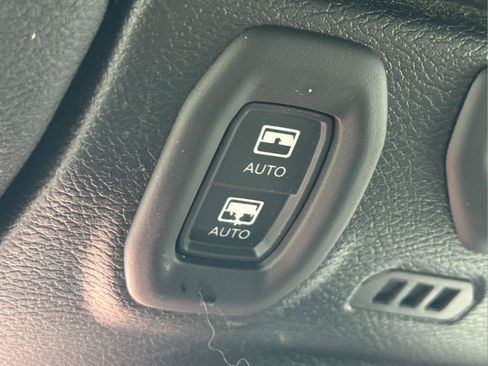 Used 2021 Jeep Wrangler Unlimited Rubicon AWD/4WD image 31