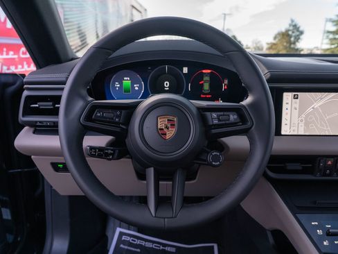 New 2026 Porsche Macan 4S Electric image 25