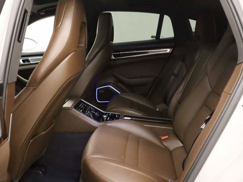Used 2019 Porsche Panamera image 18