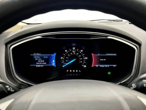 Used 2020 Ford Fusion SE FWD image 24