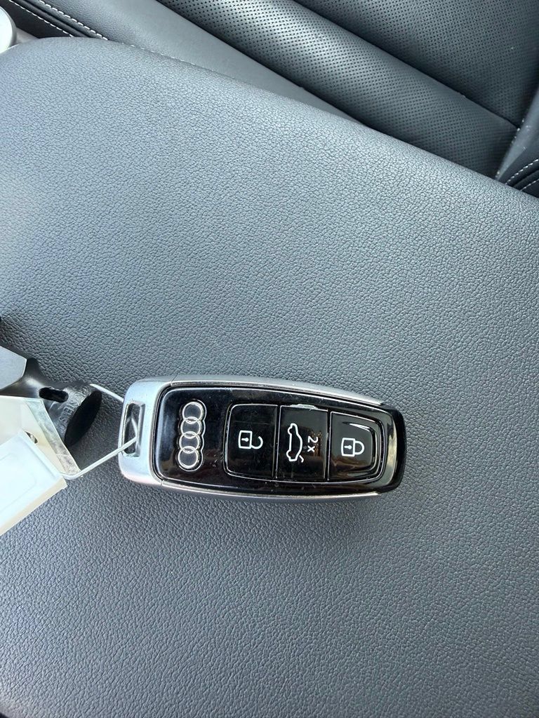Used 2019 Audi Q8 Premium Plus w/ Premium Plus AWD/4WD image 27