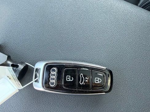 Used 2019 Audi Q8 Premium Plus w/ Premium Plus AWD/4WD image 27