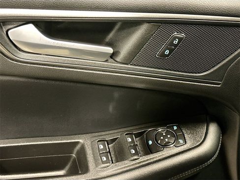 Used 2022 Ford Edge SE image 19