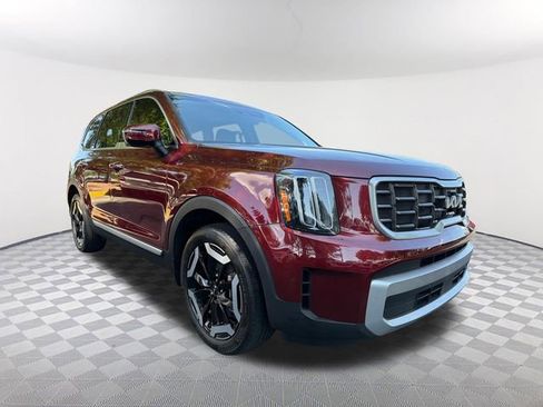 Used 2023 Kia Telluride S w/ S Sunroof Package FWD image 3