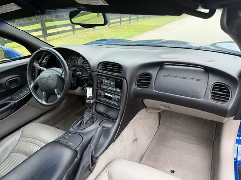 Used 2002 Chevrolet Corvette Coupe w/ Preferred Equipment Group2 RWD image 19