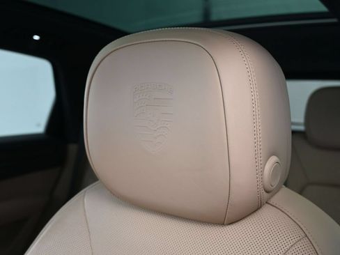 Used 2022 Porsche Cayenne Platinum Edition AWD/4WD image 17