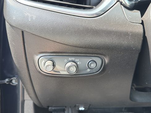 Used 2020 Chevrolet Equinox LT w/ Driver Convenience Package AWD/4WD image 13