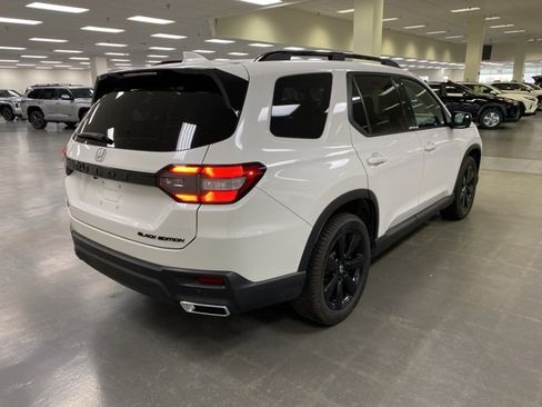 Used 2025 Honda Pilot Black Edition image 7