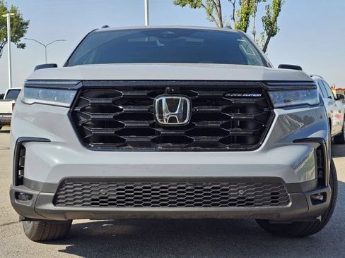 Used 2025 Honda Pilot Black Edition image 16