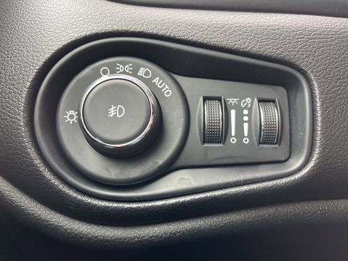 Used 2022 Jeep Renegade Trailhawk w/ Trailer Tow Group image 26