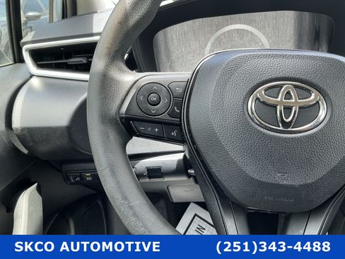 Used 2021 Toyota Corolla LE FWD image 19