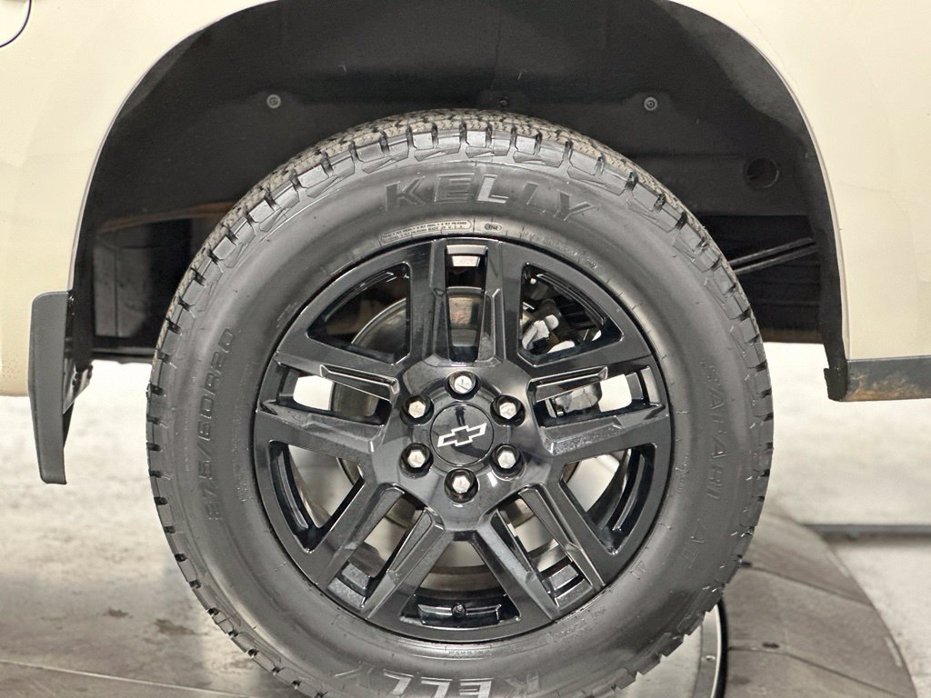 Used 2026 Chevrolet Silverado 1500 Custom w/ LPO, Dark Essentials Package AWD/4WD image 24