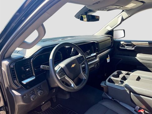 Used 2025 Chevrolet Silverado 1500 LT image 9