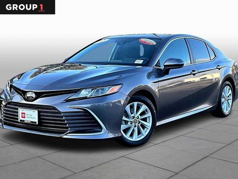 Certified 2022 Toyota Camry LE image 1