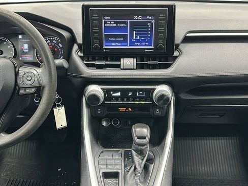 Used 2022 Toyota RAV4 LE image 11