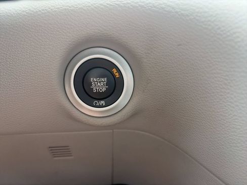 Used 2018 Chrysler Pacifica Touring-L Plus FWD image 30