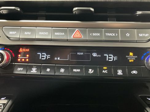 Used 2024 Kia Telluride EX w/ EX Captain's Chair Package AWD/4WD image 18