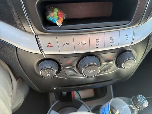Used 2019 Dodge Journey SE w/ Connectivity Group FWD image 19