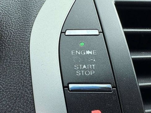 Used 2013 Lincoln MKZ FWD image 9