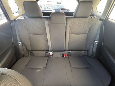 Used 2025 Toyota Corolla Cross LE image 38