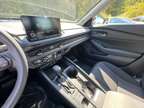 Used 2025 Honda Accord SE image 27
