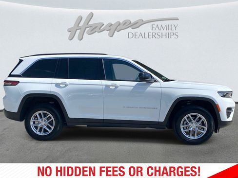 Used 2025 Jeep Grand Cherokee Laredo X w/ Luxury Tech Group I RWD image 2