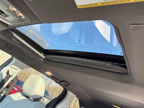 Used 2024 Toyota Sienna XSE image 37