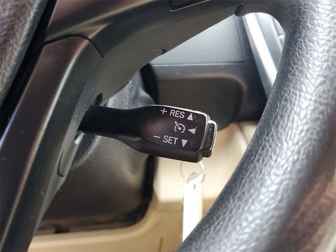 Used 2017 Toyota Camry LE image 23