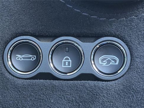 Used 2019 McLaren 720S RWD image 22