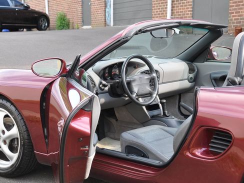 Used 1997 Porsche Boxster RWD image 39