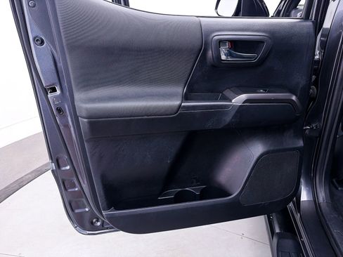 Used 2021 Toyota Tacoma TRD Off-Road AWD/4WD image 30